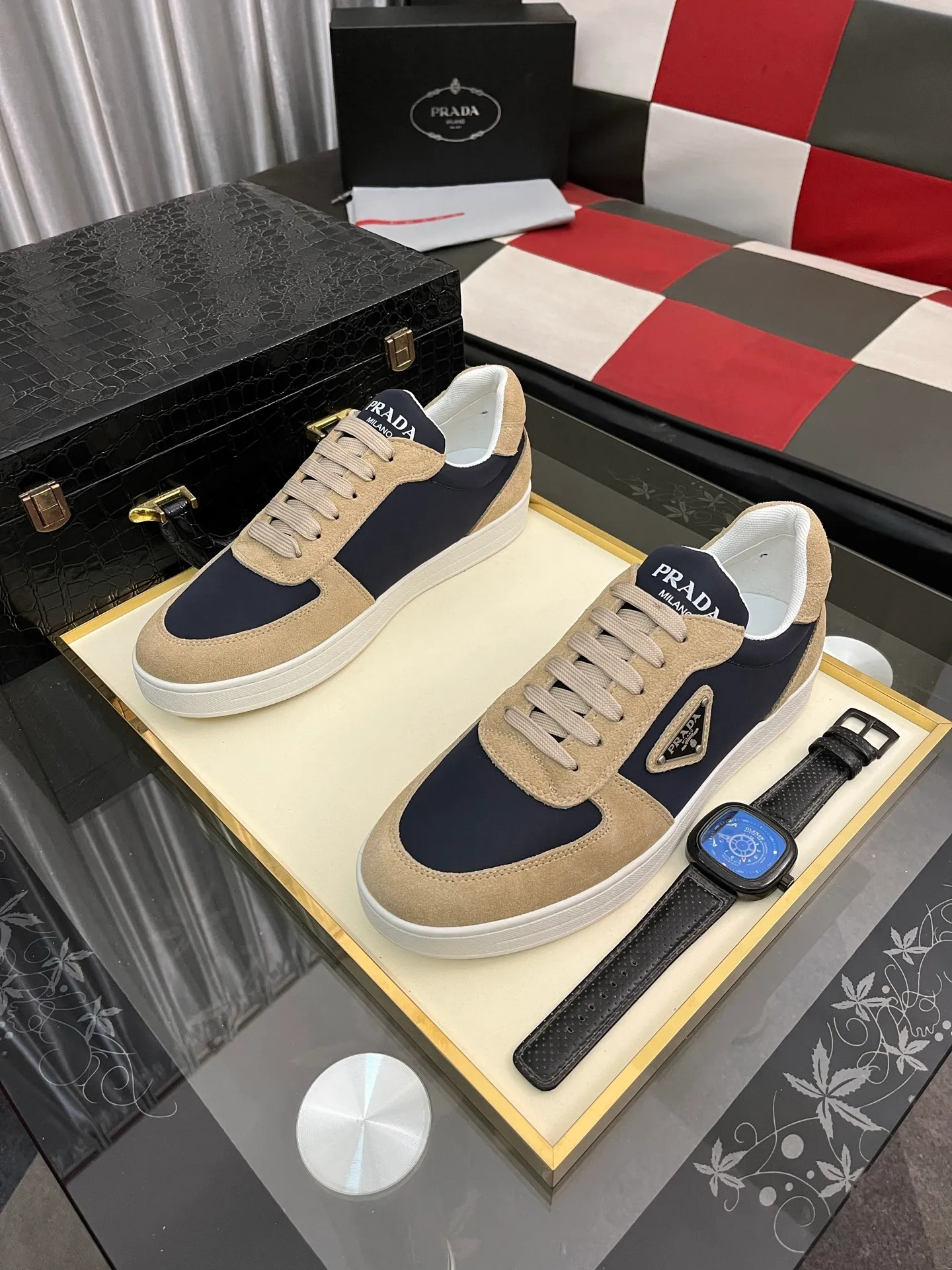 Men's shoes 💰440⌚️⌚️【PRADA】Prada ~ unique and casual style. New models from Prada official website are coming [Celebrate][Celebrate]🏃High-end brand casual shoes ➕Full set of packaging😍😍 Men's 2023 counters are on sale simultaneously, Italian imported brands select first-layer Italian cowhide. 🐑Sheepskin lining (refuses to discolor and rub feet) Sole: Original sole specially provided by the original factory 🎬Better in kind Size number: 38-444️⃣Colors available